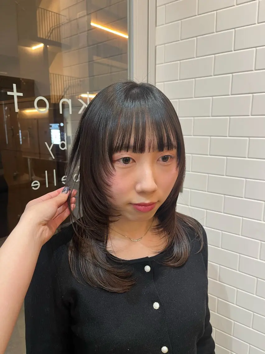 セミロング ハイレイヤー レイヤーカット 相田 佳乃のヘアスタイル