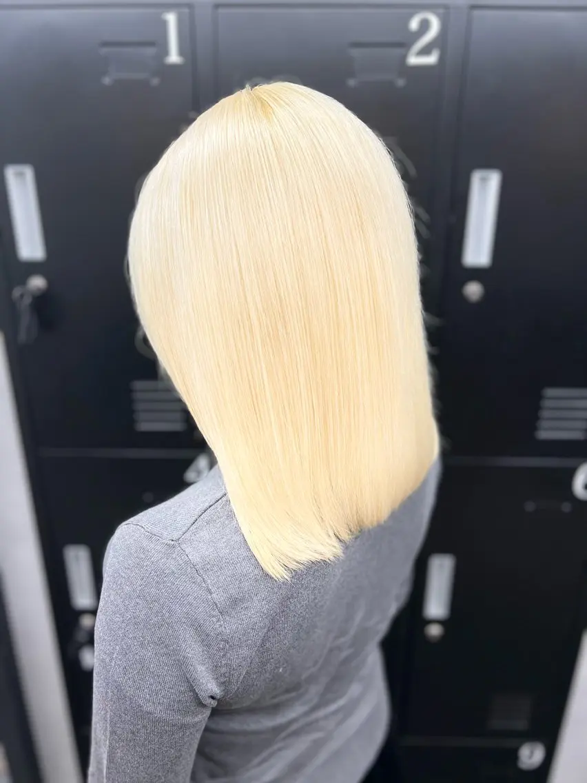 セミロング カラー ブリーチ ブロンド ホワイトブロンド カット ヘアカラー 透明感カラー特化🫧 🦋栗原🦋のヘアスタイル