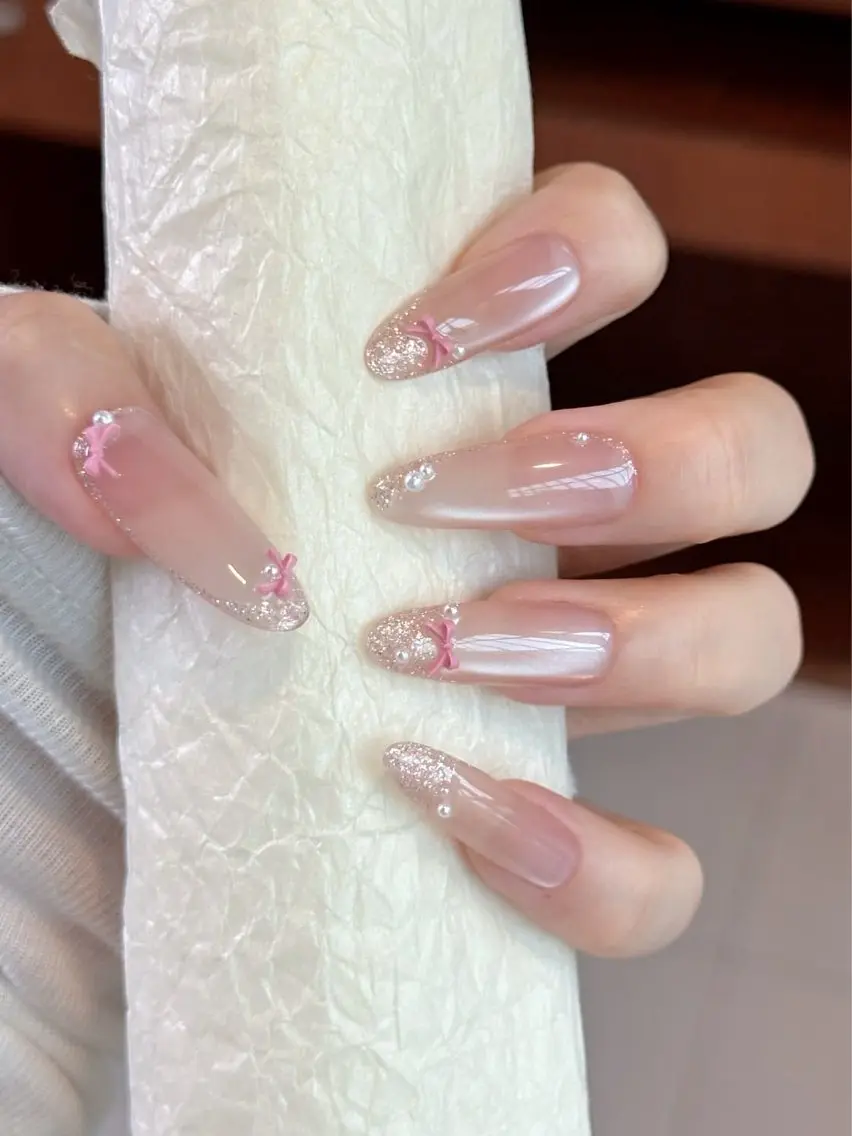 ネイル キラキラネイル 韓国ネイル ロングネイル ワンホンネイル ハンドネイル Josie nail salonのネイルデザイン