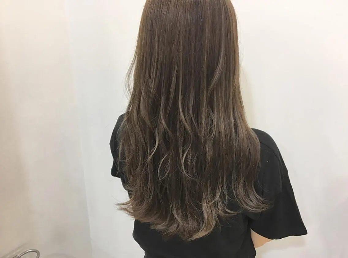 セミロング カラー ブラウンカラー 透明感カラー ハイライトカラー ラベンダーカラー モカブラウン カット ヘアカラー トリートメント 鈴木 翔梧のヘアスタイル
