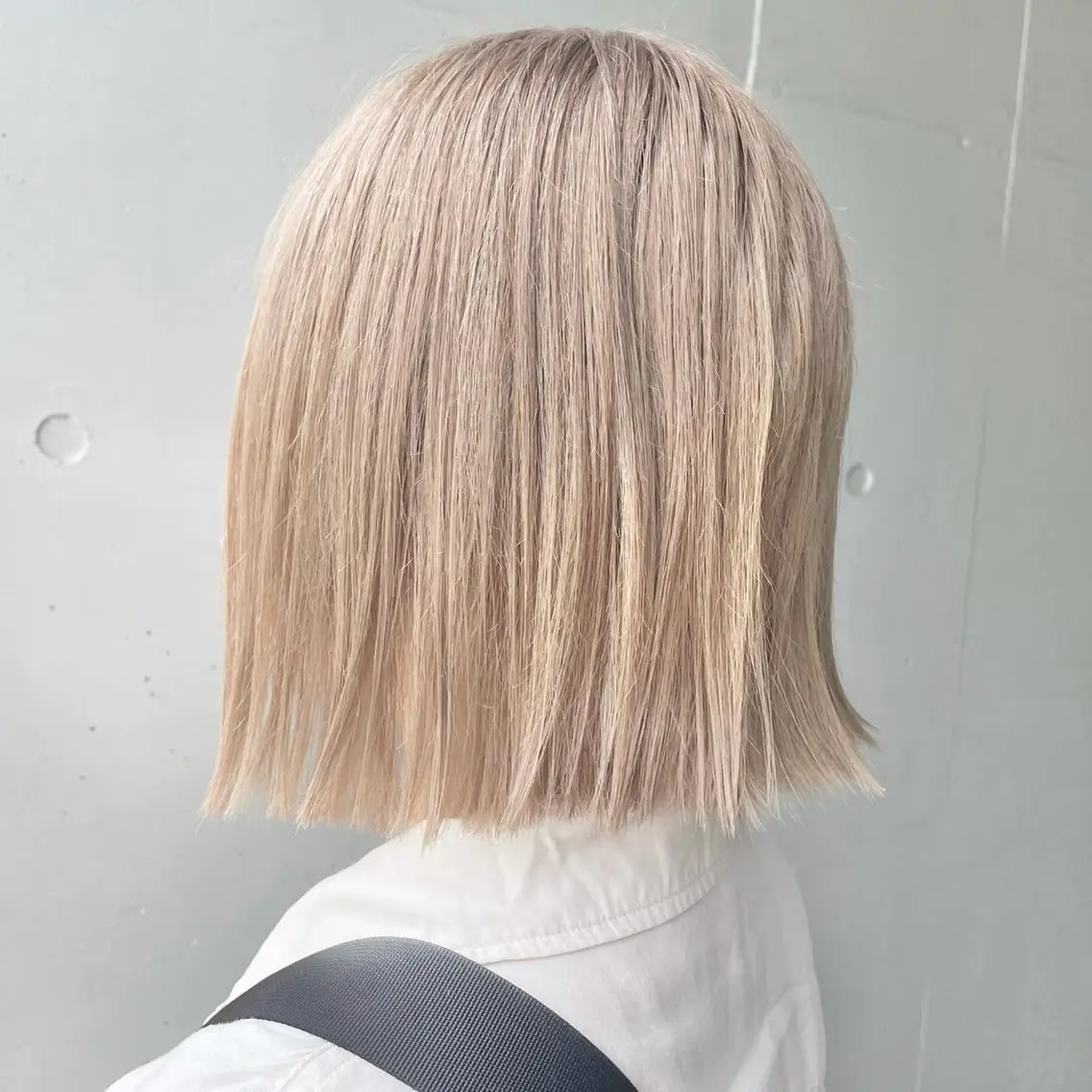 ショート カラー ブリーチ ブロンド ハイトーンカラー ボブ カット ヘアカラー トリートメント kitin 吉祥寺 山岸花のヘアスタイル