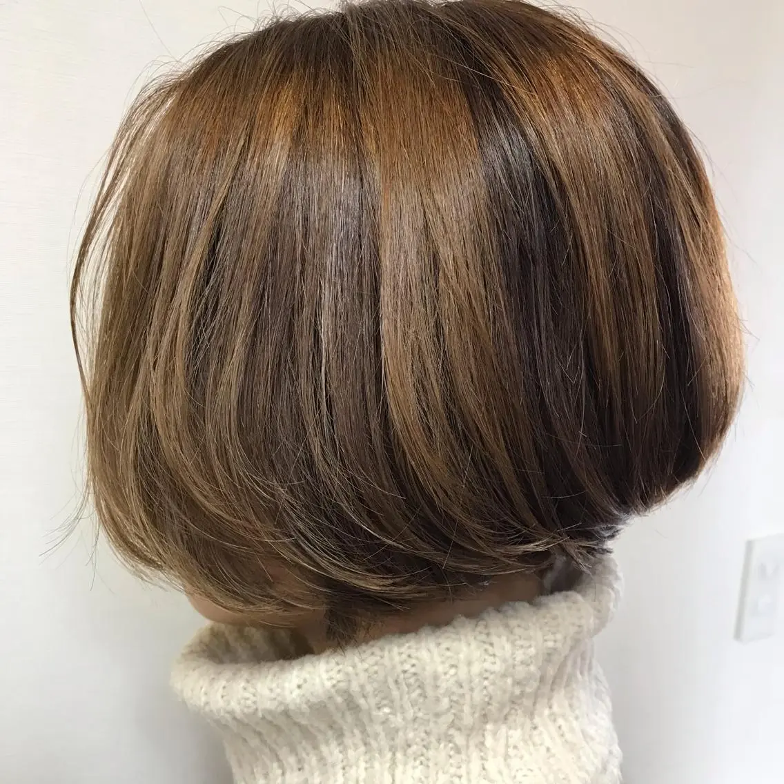 ショート カラー パーマ 前下がりボブ アッシュ ベージュカラー 黒髪 ブルーカラー カット ヘアカラー トリートメント カズキ/くびれヘア/ レイヤー/透け感のヘアスタイル