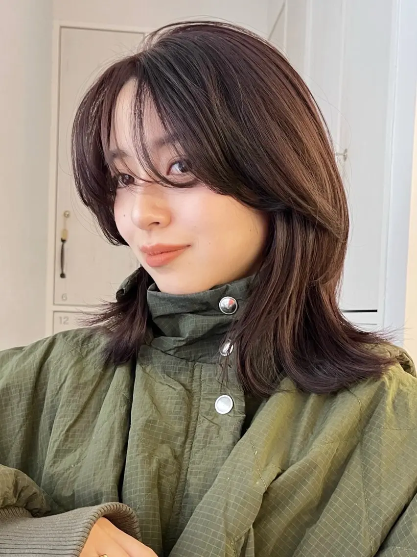 ミディアム カラー パーマ 阿久津真衣 似合わせカットのヘアスタイル