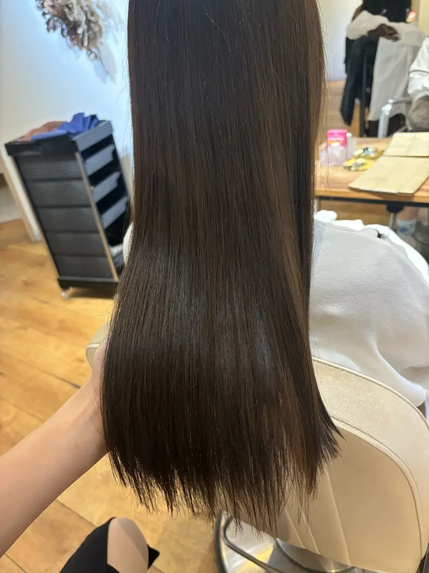 ロング カラー ベージュカラー オリーブベージュ カット ヘアカラー トリートメント newi 京橋 【yuuki】のヘアスタイル