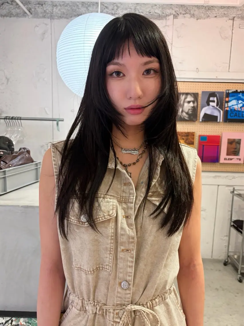 ロング カラー レイヤーカット オン眉 カット ヘアカラー トリートメント 村上雅人 ナチュラルモードのヘアスタイル