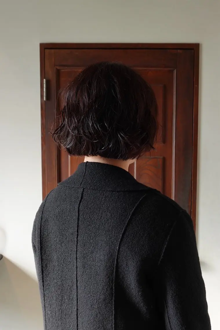 ミディアム パーマ ワンレンボブ パープルカラー ボブ カット ヘアカラー パーマ room3小出 奈央子のヘアスタイル