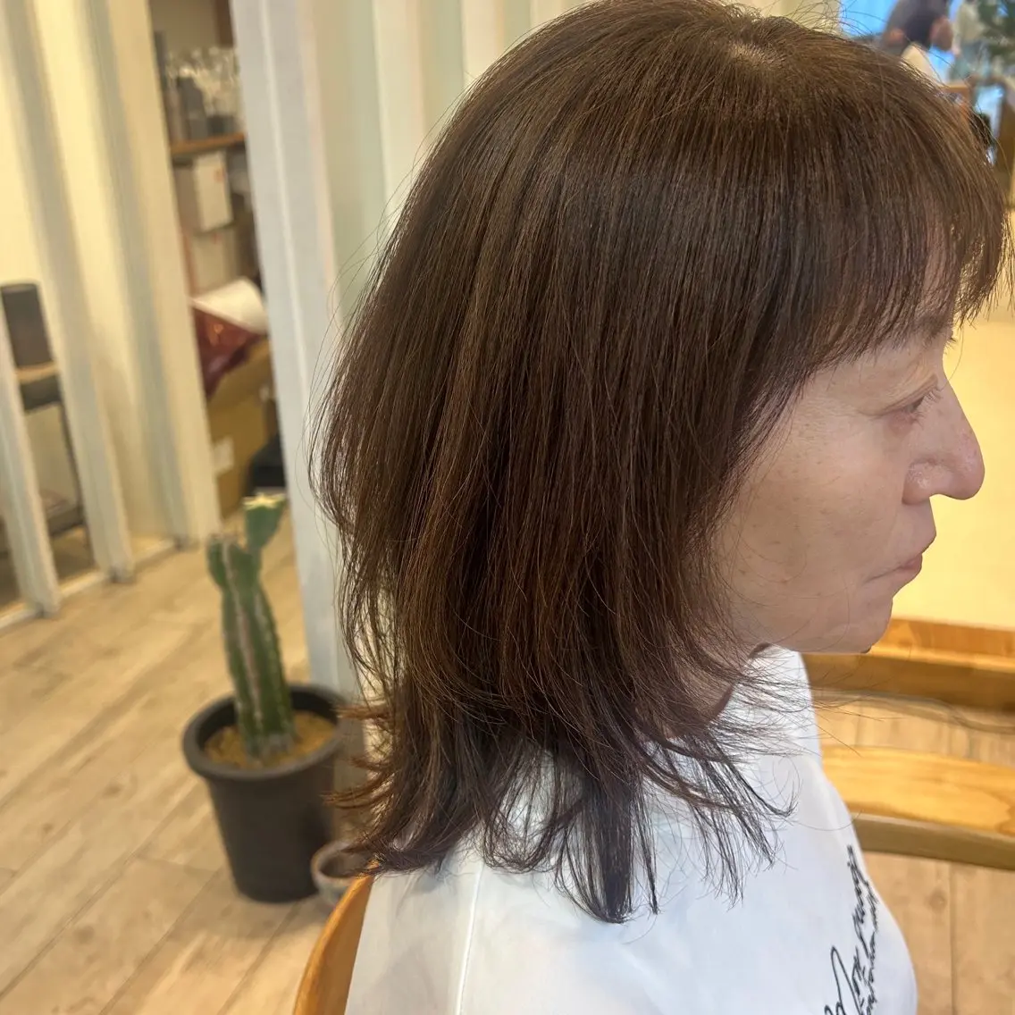 ミディアム レイヤーカット カット and tomi :山本明莉のヘアスタイル