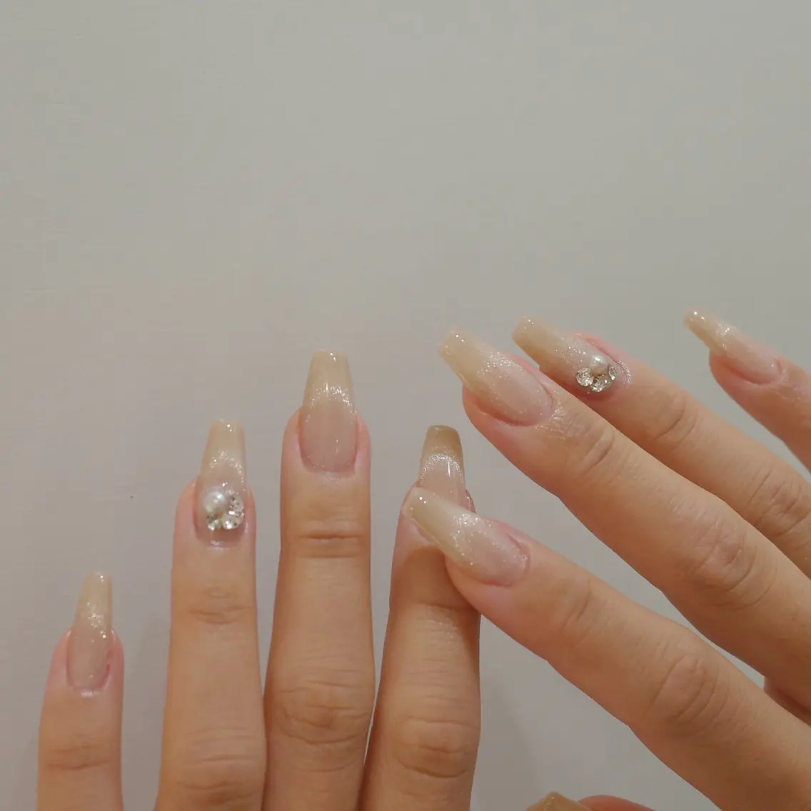ネイル ホワイト ハンドネイル reika .のネイルデザイン