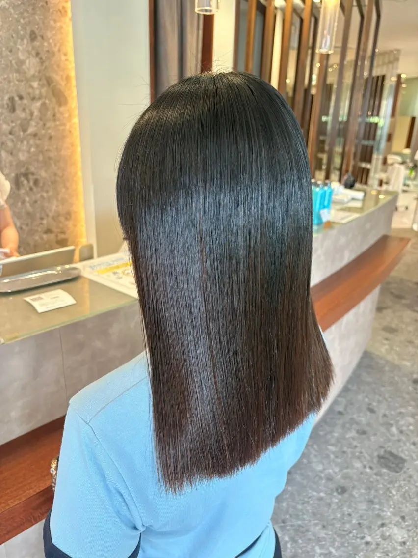 セミロング 縮毛矯正 トリートメント 関 真理菜のヘアスタイル