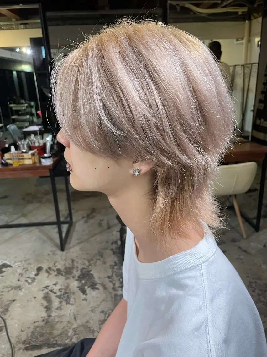 ショート カラー メンズ メンズインナーカラー ベージュカラー イヤリングカラー インナーカラー ボブ メンズ/パーマ/ ブリーチ/KAITOのヘアスタイル