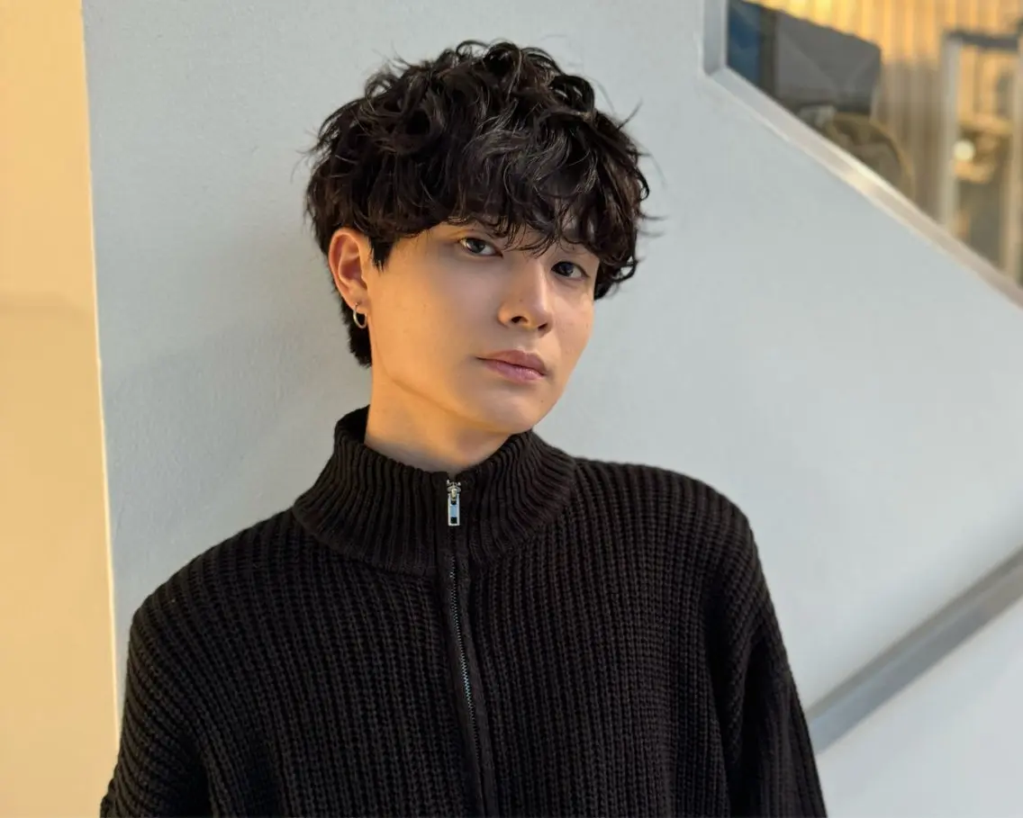 ミディアム パーマ メンズ ミディアムパーマ メンズパーマ カット パーマ ヘアセット 新宿1パーマする 美容師　yudaiのヘアスタイル