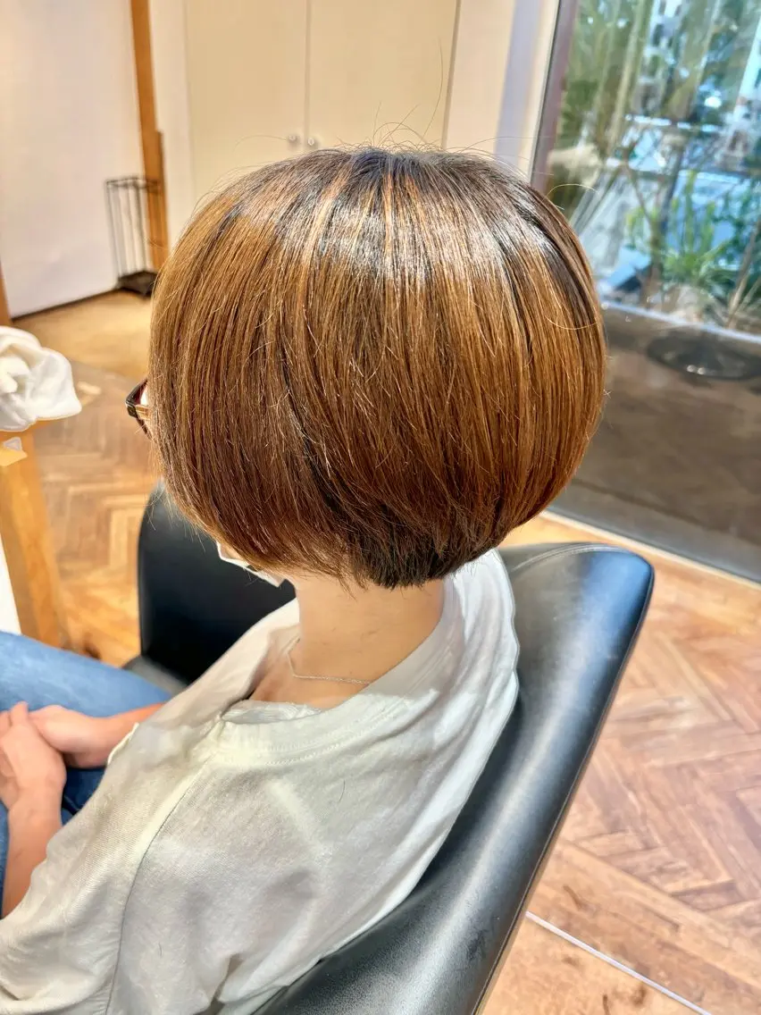 ショート カラー イヤリングカラー イルミナカラー ボブ ショートヘア 縮毛矯正 秋山知穂🧸縮毛矯正 ショート新越谷南越谷のヘアスタイル