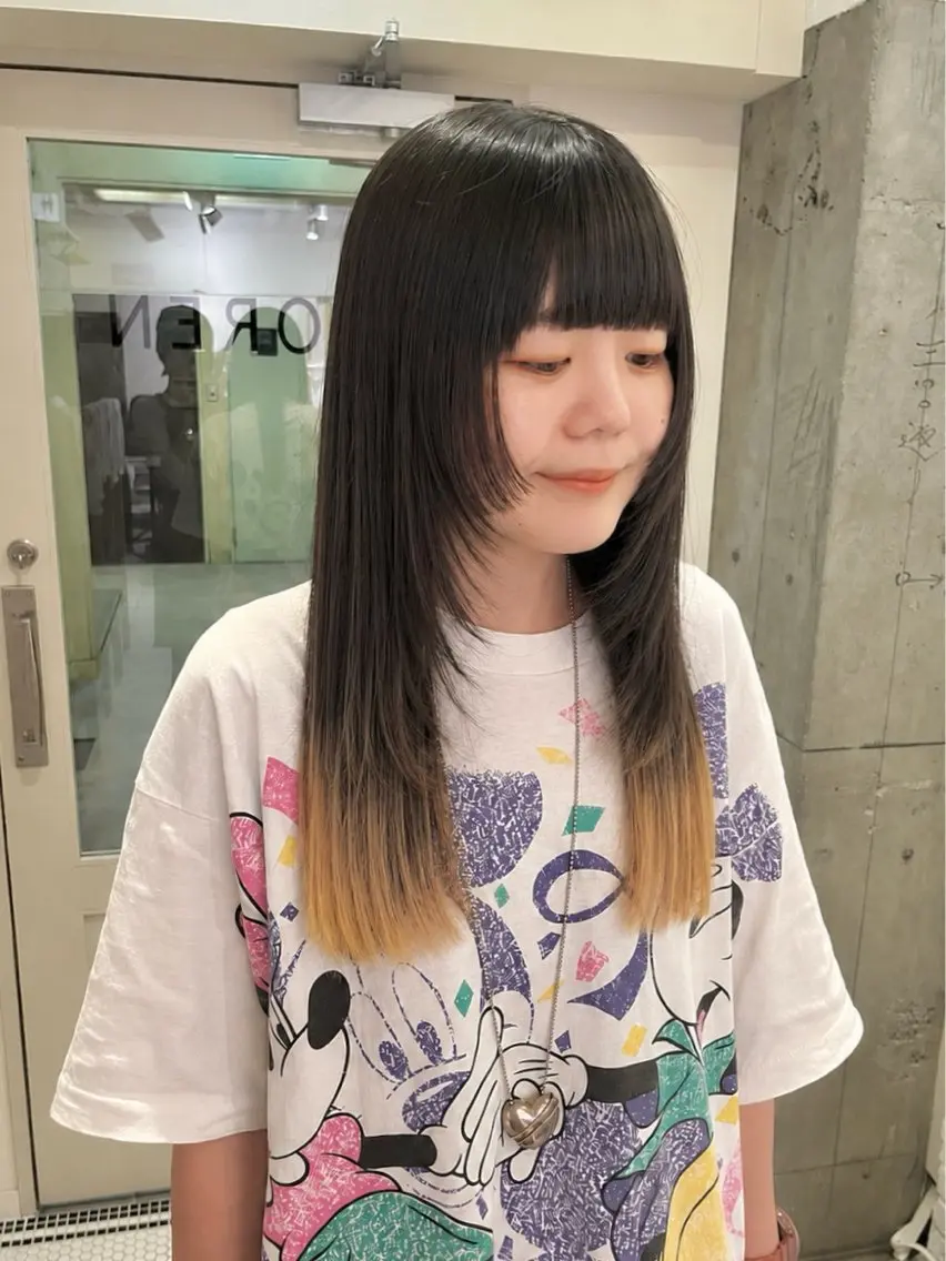 ロング 顔周りカット レイヤーカット ロング オリーブカラー/ レイヤー/ ローレンのヘアスタイル