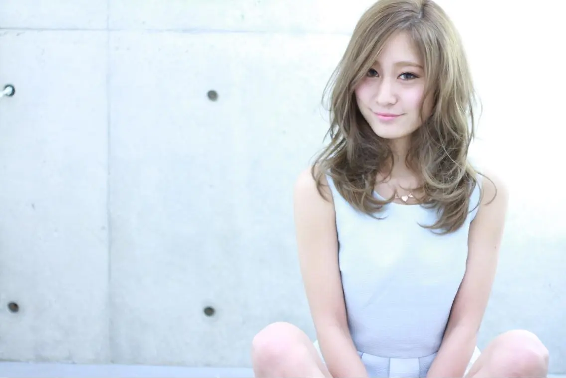 セミロング 西村 LaniRuhrのヘアスタイル