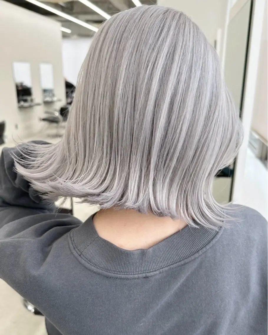 ショート カラー 透明感カラー ハイトーンカラー シルバー ヘアカラー 𝐀𝐦𝐢/東海市 /ギャル/ハイトーンのヘアスタイル