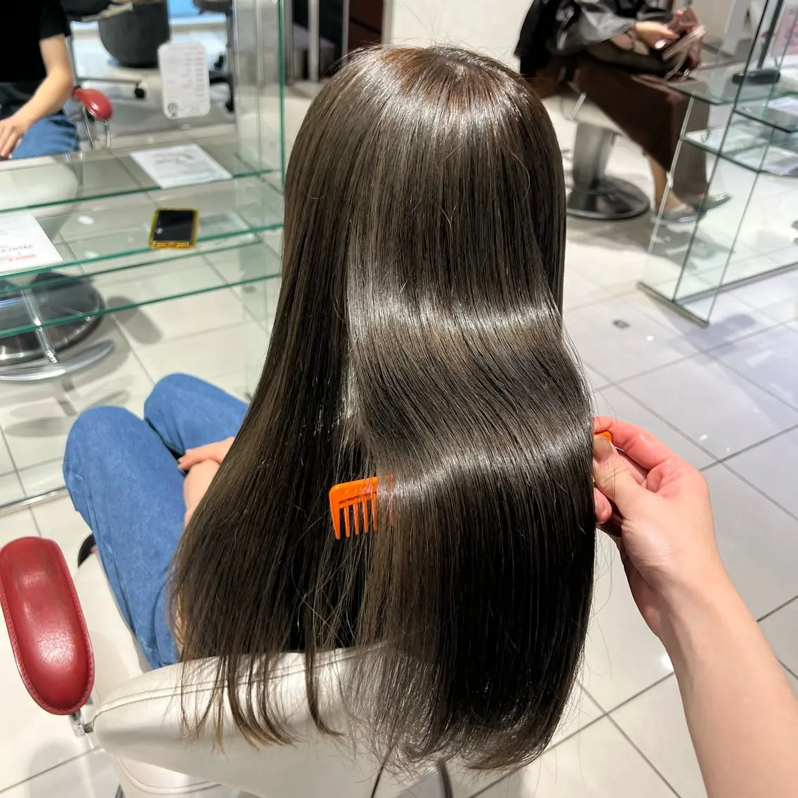ロング カラー グレージュ オリーブグレージュ オリーブグレー ヘアカラー トリートメント stylist 🐶内藤 成香のヘアスタイル