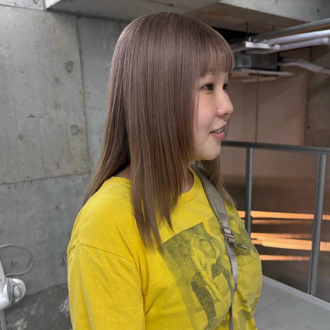 ミディアム カラー ベージュカラー ブリーチ ヘアカラー ミカミモエ/ ベージュカラーのヘアスタイル