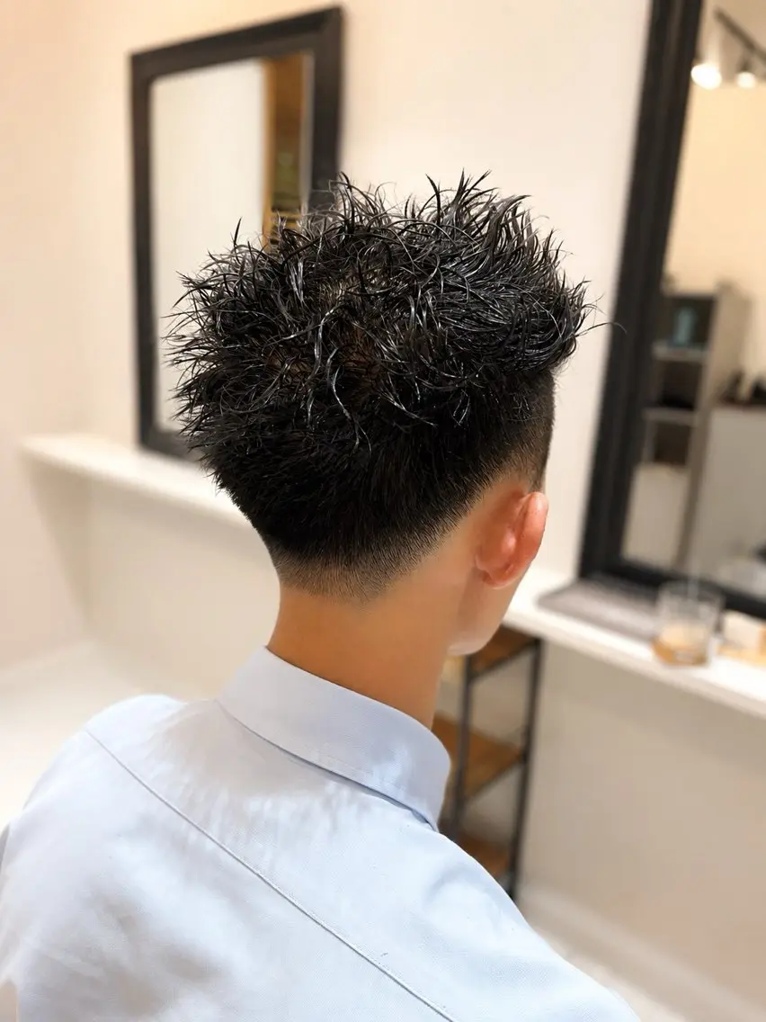 ショート パーマ メンズ 秋山 拓未のヘアスタイル