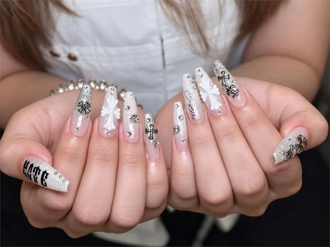 ネイル オーロラネイル ブルー チークネイル 長さ出し フットネイル ハンドネイル NAILS168 池袋西口駅前店のネイルデザイン