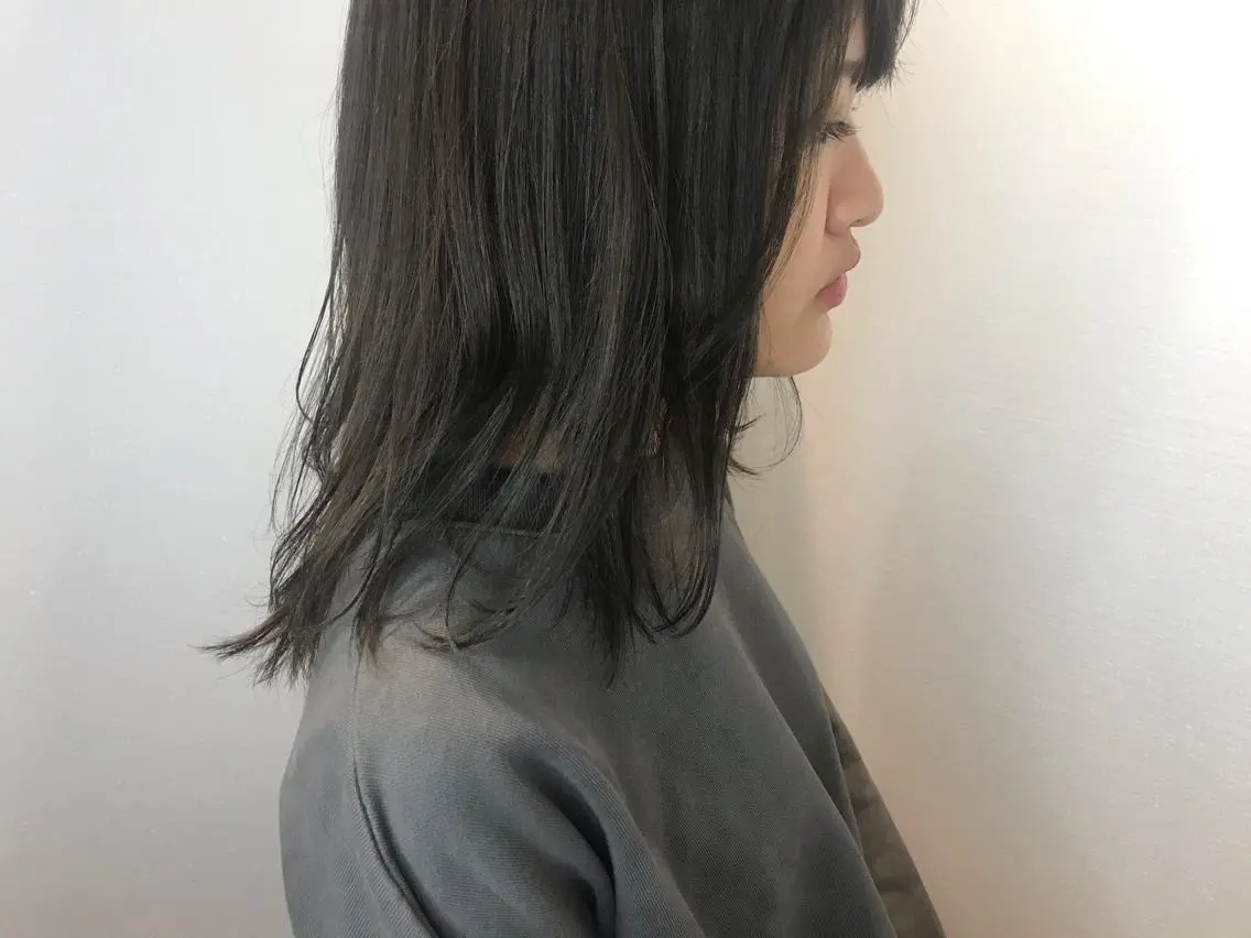 セミロング カラー イルミナカラー 【Uneユヌ】菊地 春那のヘアスタイル