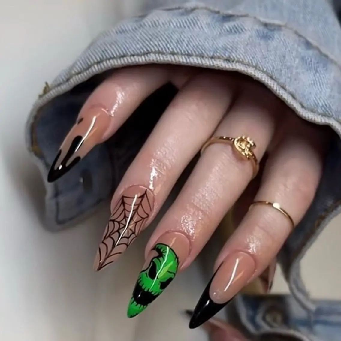 ネイル フレンチネイル ジェルネイル グリーン ハロウィン 韓国ネイル ハンドネイル ハンドケア Blingg NailStudioのネイルデザイン