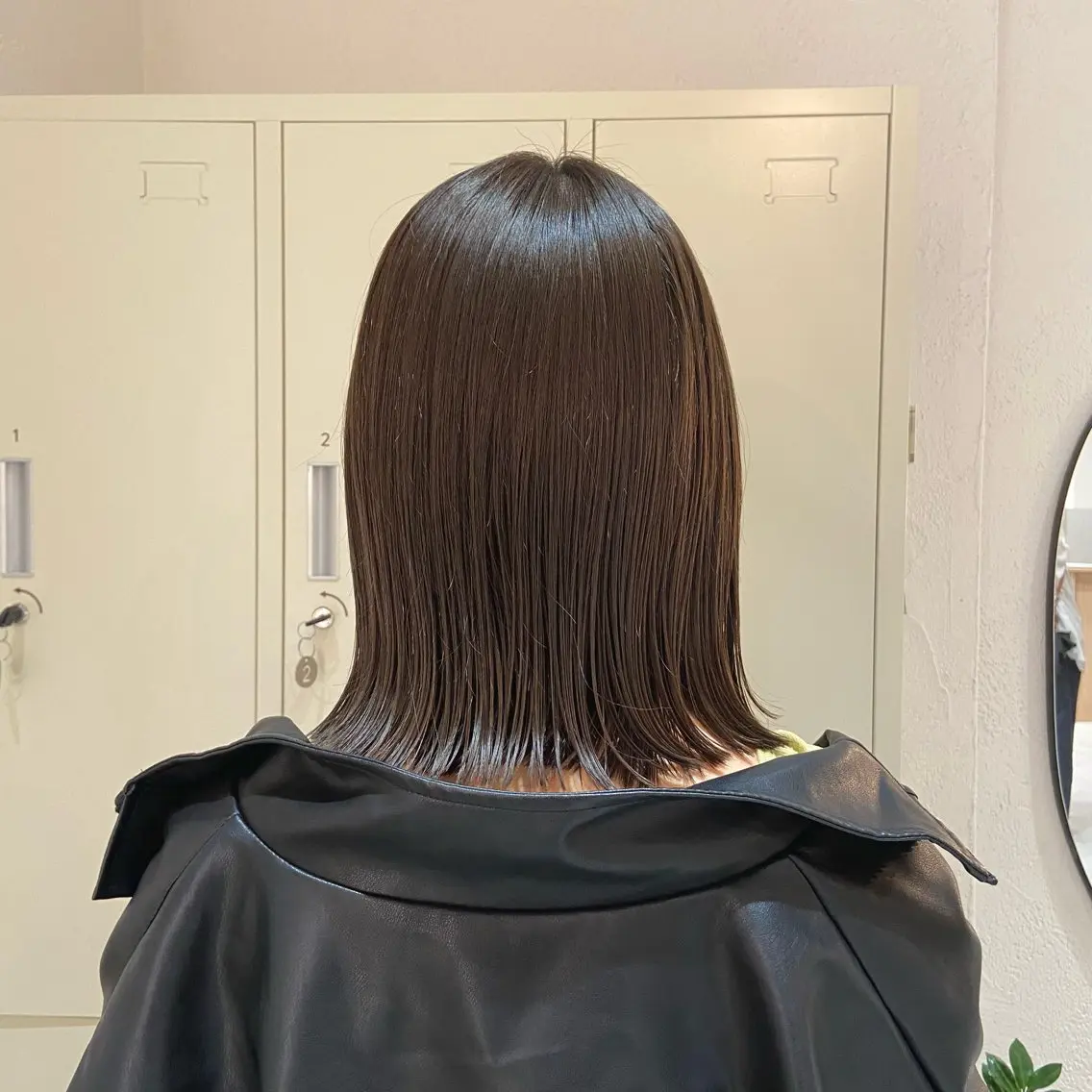 ミディアム カラー ベージュカラー オリーブベージュ 石川 瑠琉のヘアスタイル
