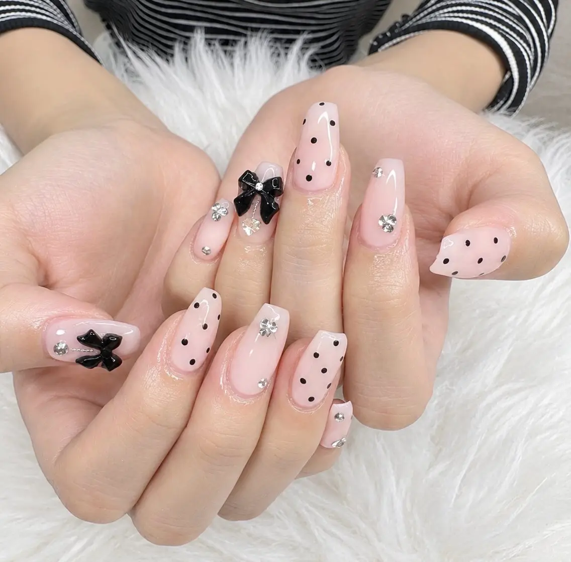 ネイル MIKA RUBY NAIL SLONのネイルデザイン