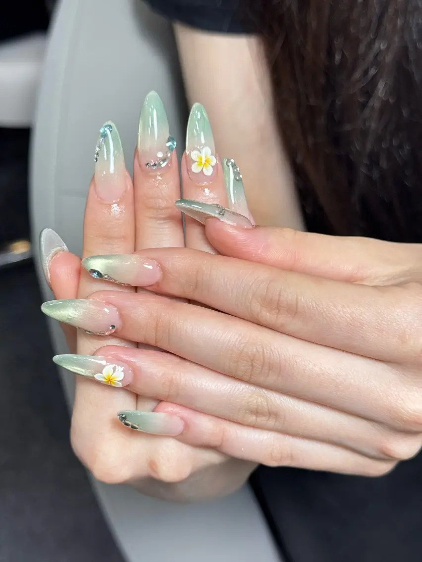 ネイル ボルドー チークネイル 長さ出し フレンチネイル ジェルネイル ハンドネイル VANI Belle Nailのネイルデザイン