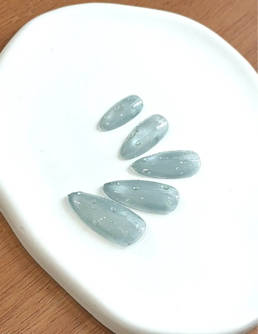 新感覚！水滴うるうるネイルの写真