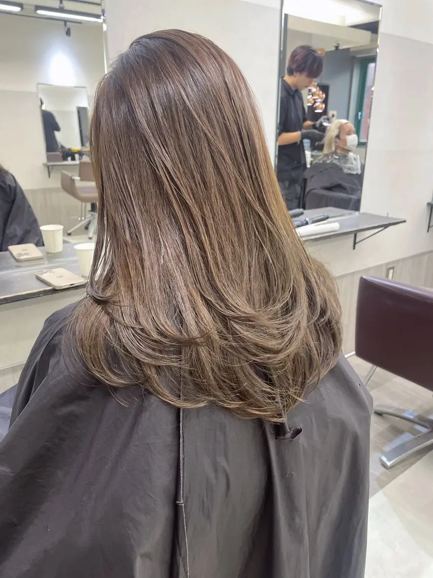セミロング カラー ベージュカラー レイヤーカット AIRI layer cut hairのヘアスタイル