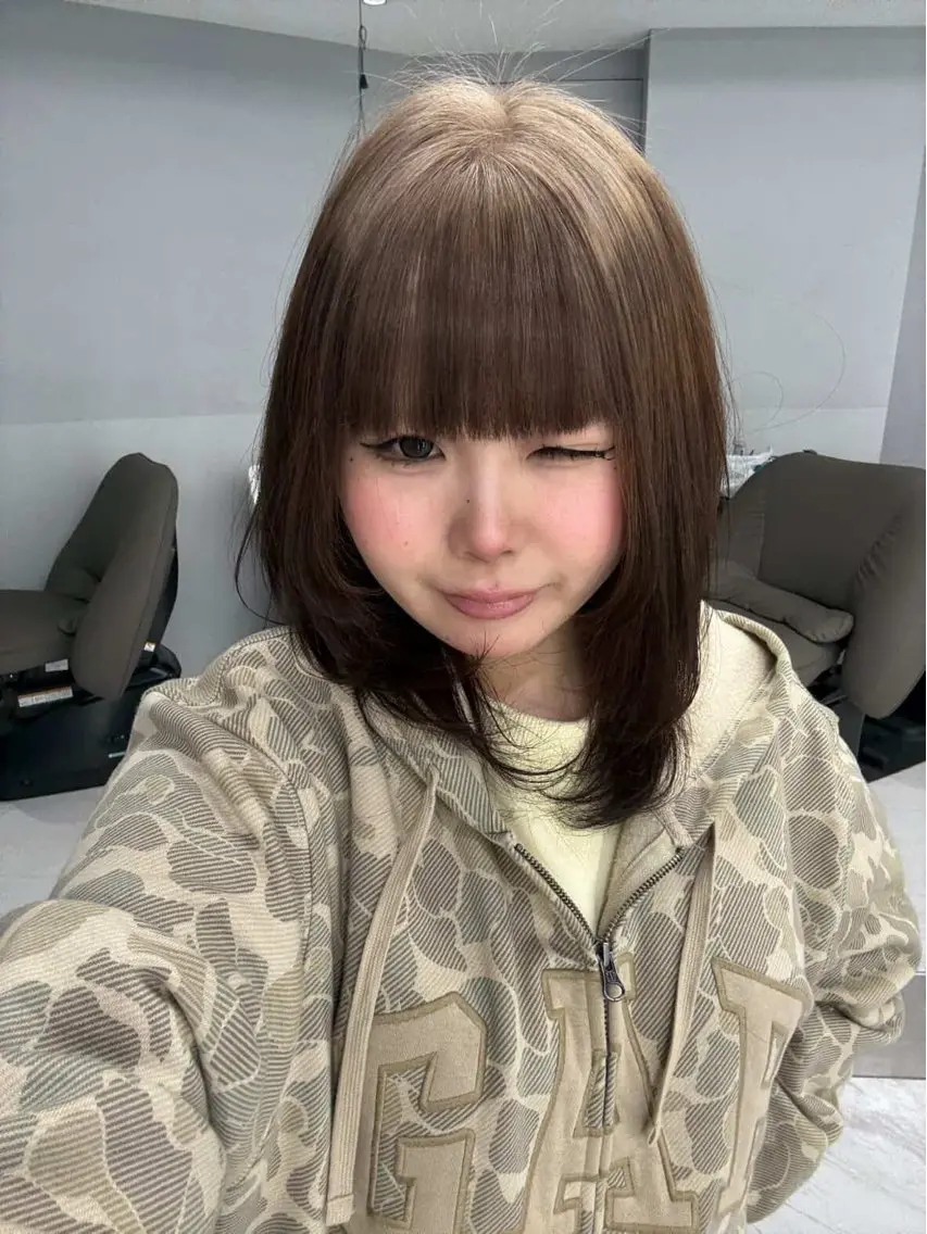 ミディアム ヘアカラー ハイトーン✖️ 縮毛矯正シュンペイのヘアスタイル