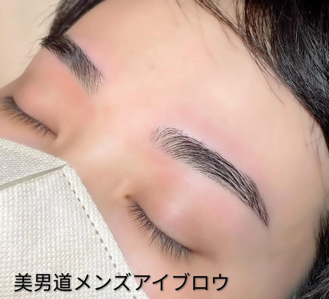 アイブロウスタイリング（眉毛Wax +ピンセット＋眉毛カット＋メイク仕上げ）の写真
