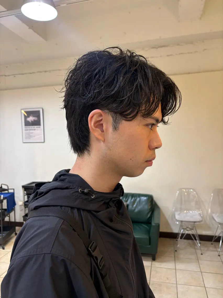 ショート パーマ メンズ フェザーパーマ メンズパーマ スズキ ユウナのヘアスタイル