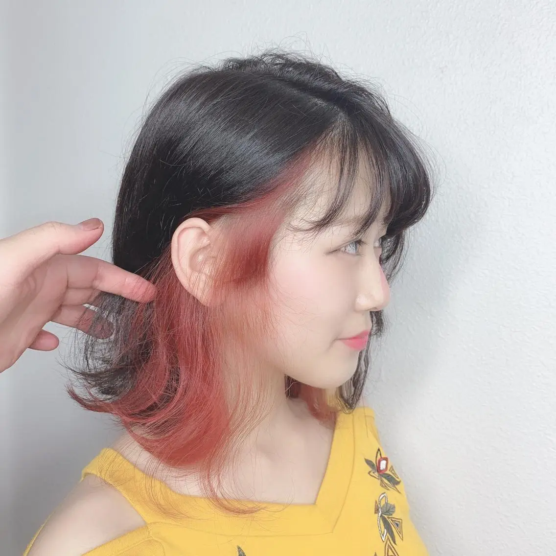 ミディアム カラー イヤリングカラー インナーカラー 似合わせ/ カラー.岡田友仁のヘアスタイル