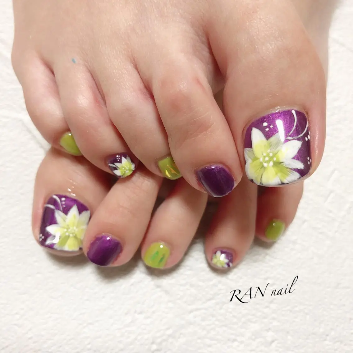 ネイル フラワーネイル フットネイル グリーン オフィスネイル パープル ハンドネイル フットネイル RAN nailのネイルデザイン