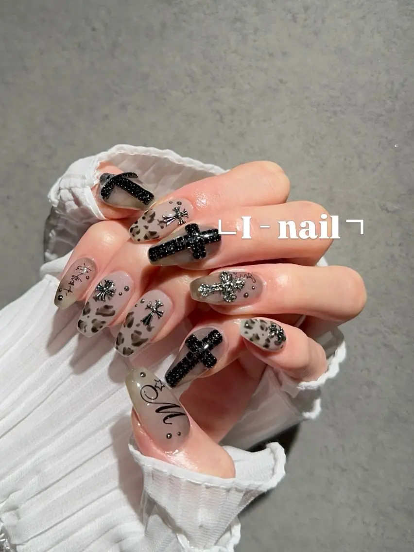 ネイル ハンドネイル I-nailロング /ワンホン/キラキラのネイルデザイン