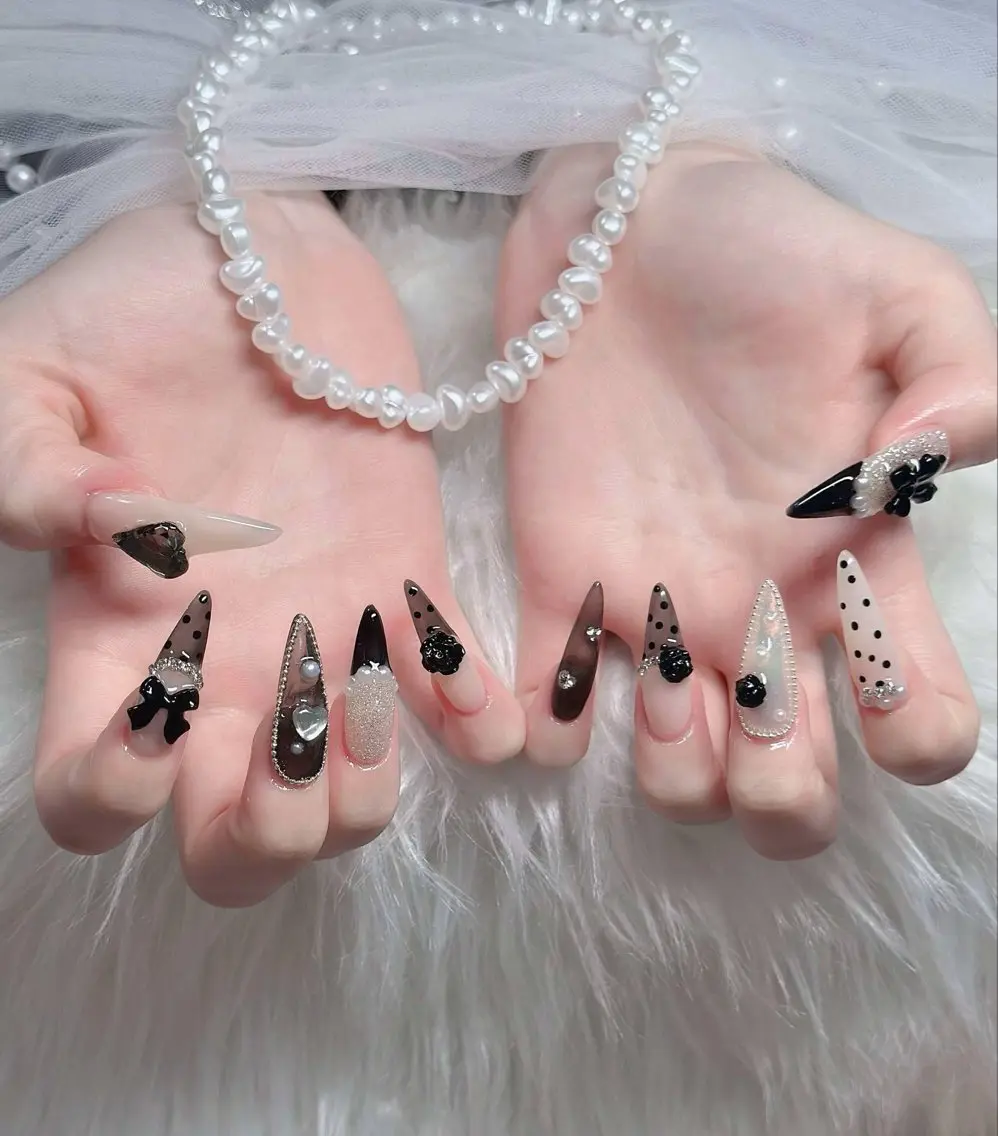 ネイル オーロラネイル フレンチネイル ジェルネイル ハロウィン キラキラネイル ハンドネイル H.baby Nail Salonのネイルデザイン