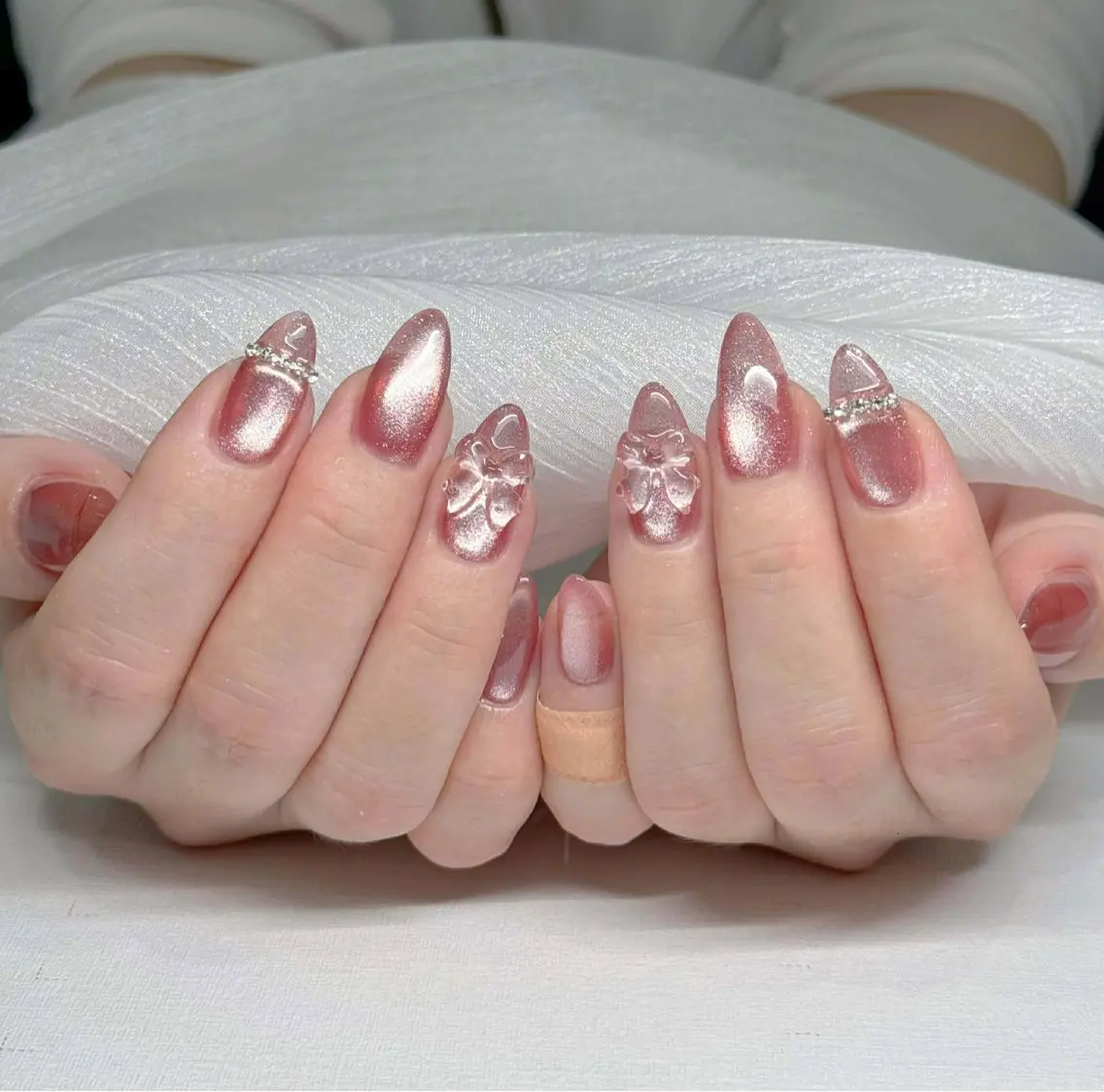 ネイル オーロラネイル ブルー チークネイル 長さ出し フットネイル ハンドネイル NAILS168 大塚店のネイルデザイン