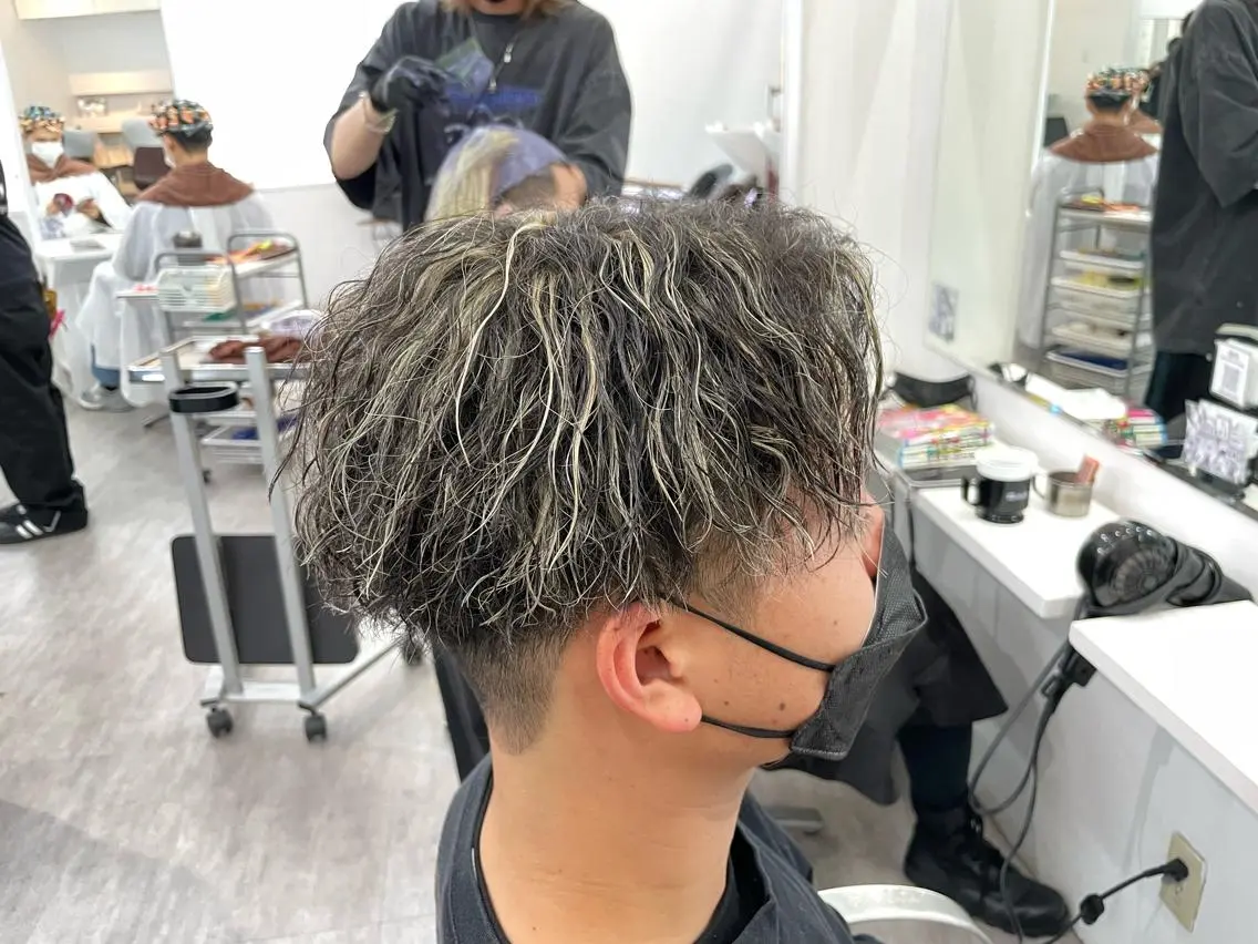 パーマ メンズ メンズハイライト メンズパーマ ツイストスパイラルパーマ スパイラルパーマ 町田No.1パーマ 特化✂︎小杉澪生のヘアスタイル