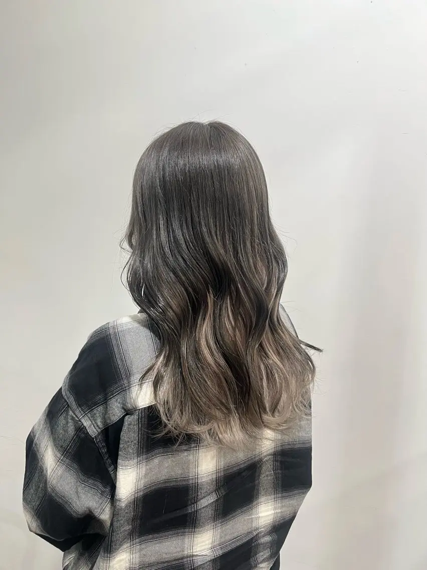 カラー ブリーチ グレージュ ヘアカラー きむら なみか🪐のヘアスタイル