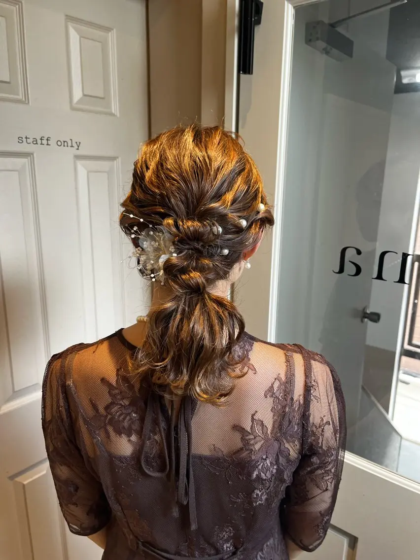 ミディアム ヘアアレンジ ヘアセット ERENA💚 ヘアアレンジのヘアスタイル