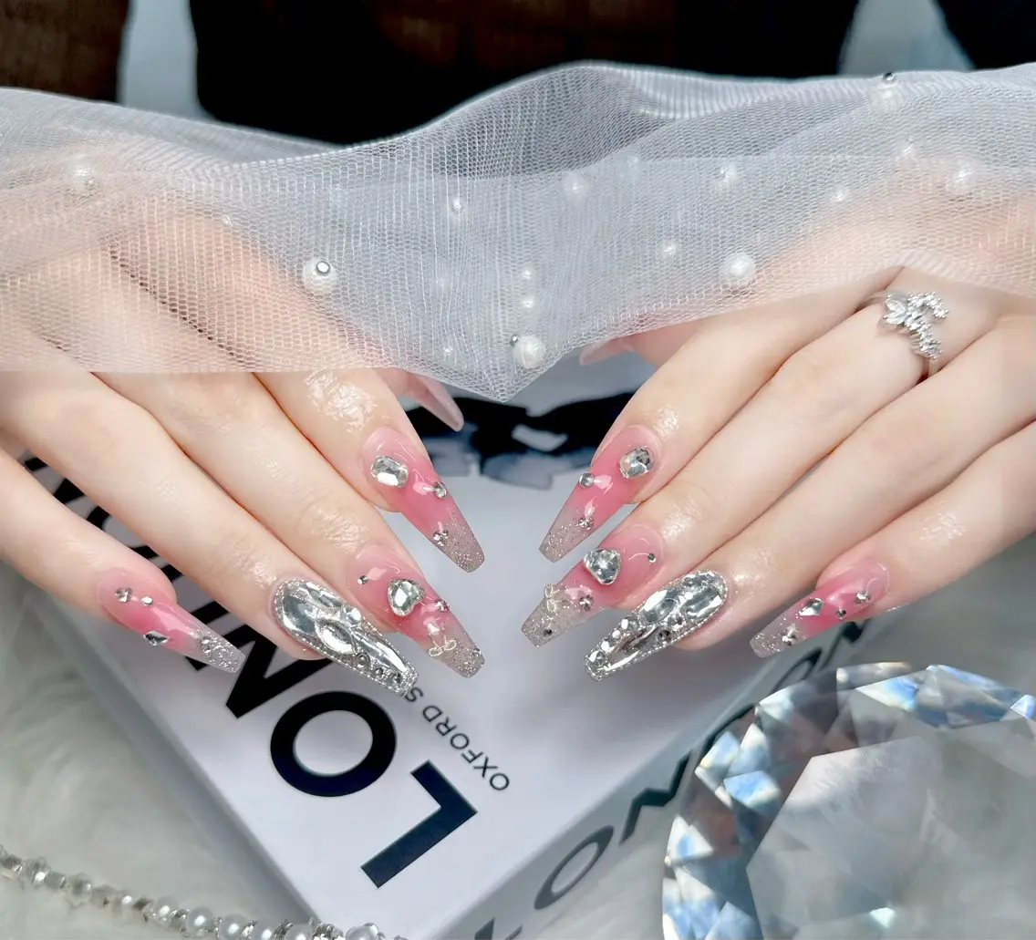ネイル オーロラネイル チークネイル フラッシュネイル フレンチネイル ジェルネイル ハンドネイル ハンドケア Miyu Nail Nambaのネイルデザイン