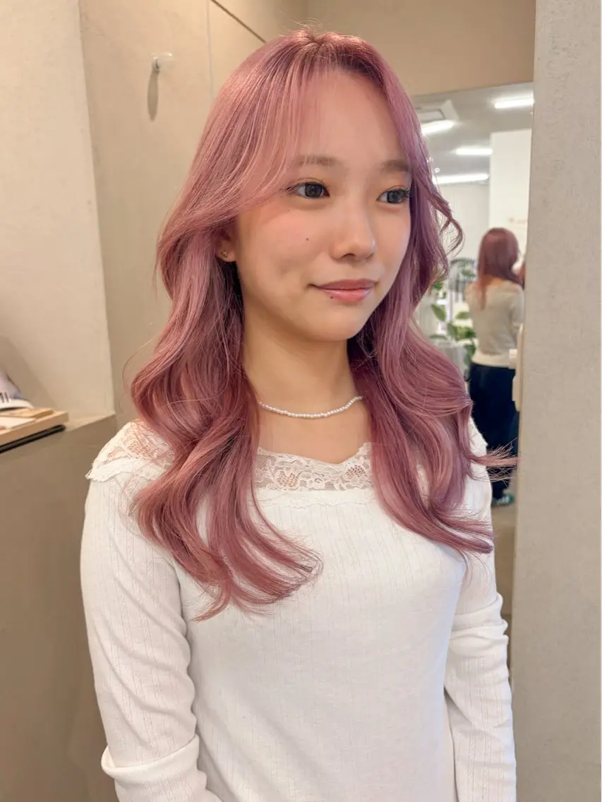 【🎀ブリーチをご希望の方はこちら🎀】顔まわりカット(顔まわり​〜​おくれ毛を含む) +ダブルカラー(ブリーチ+カラー)の写真