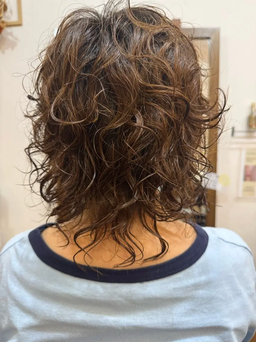 ミディアム パーマ レイヤーカット 神谷 知紀のヘアスタイル
