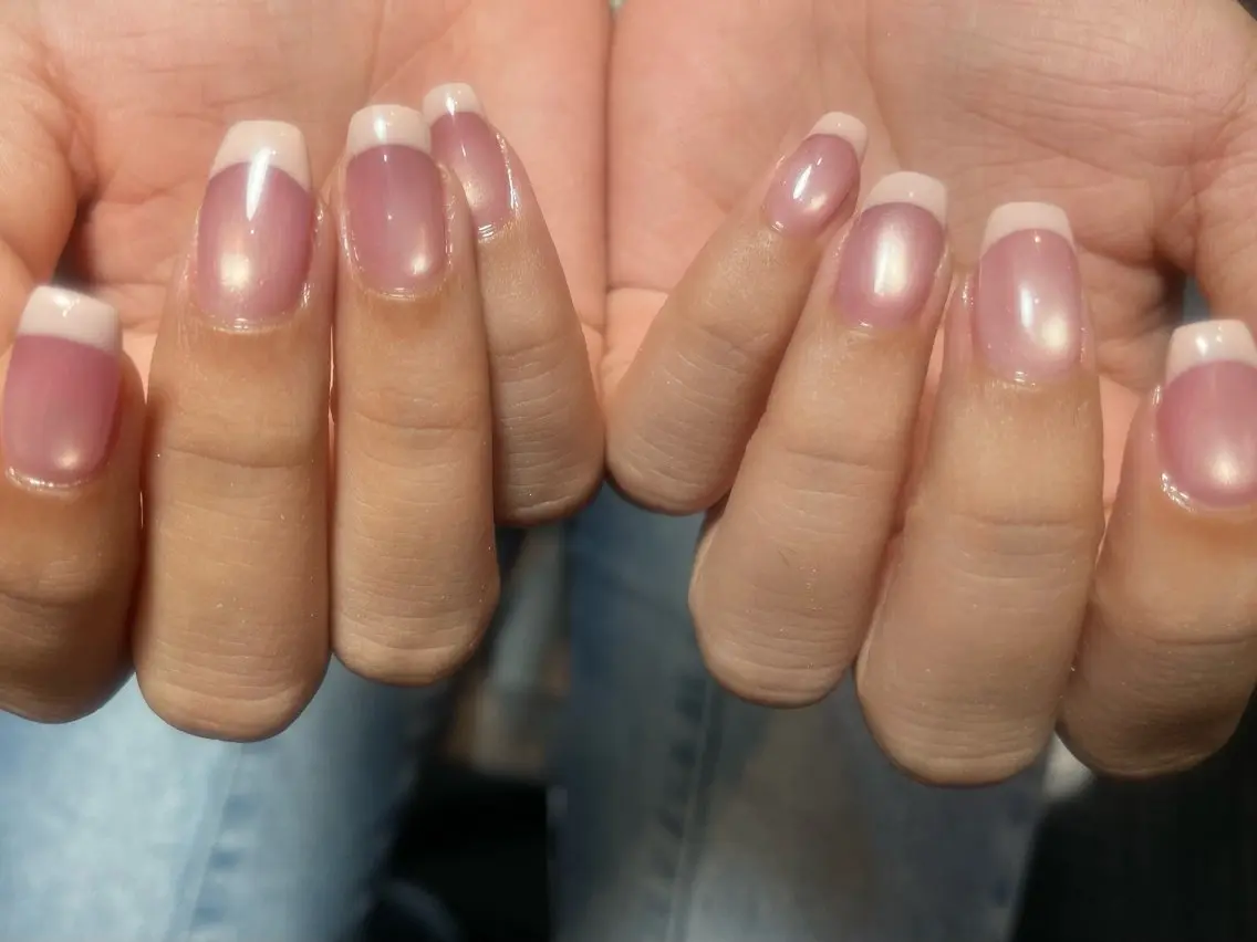 ネイル オーロラネイル 長さ出し フレンチネイル ジェルネイル ガラスフレンチ ハンドネイル Rela・S NAILのネイルデザイン