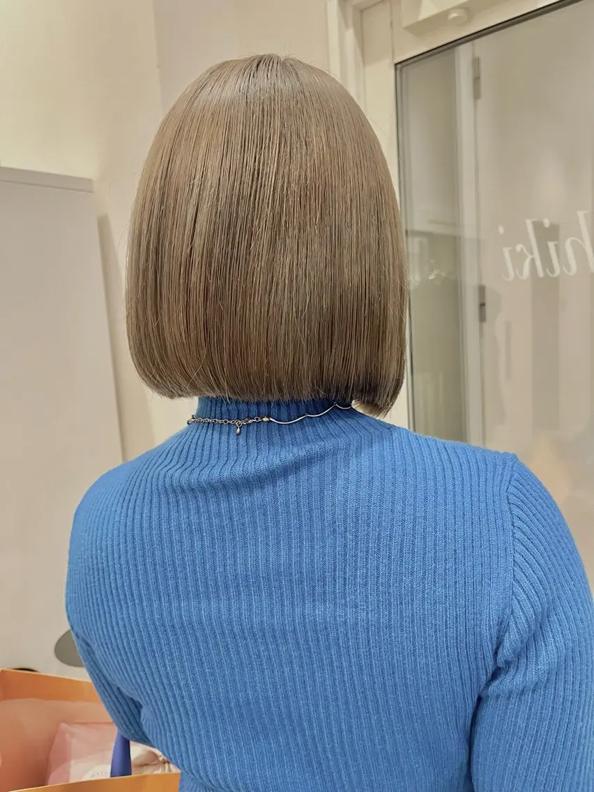 ショート カラー ヘアアレンジ ベージュカラー 坂本 エマのヘアスタイル