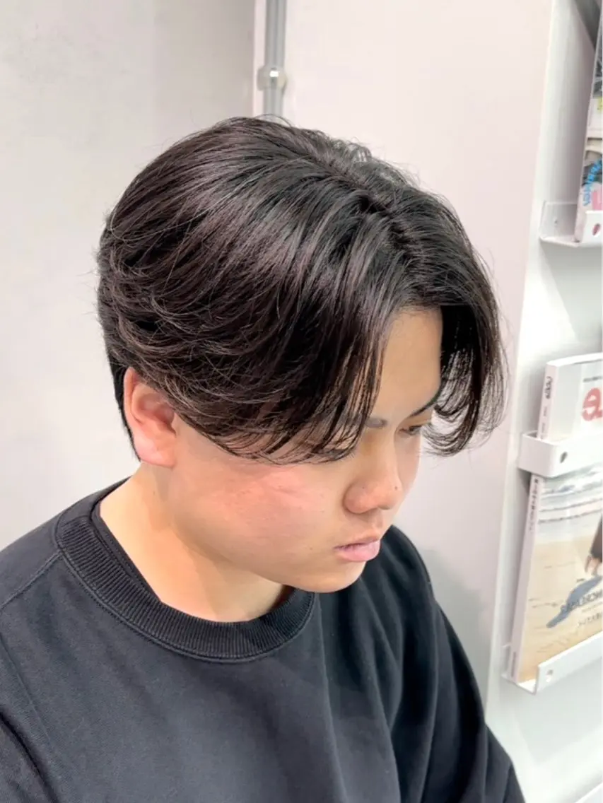 メンズ メンズブリーチ センターパート メンズパーマ 岐津公太 メンズ縮毛矯正のプロのヘアスタイル