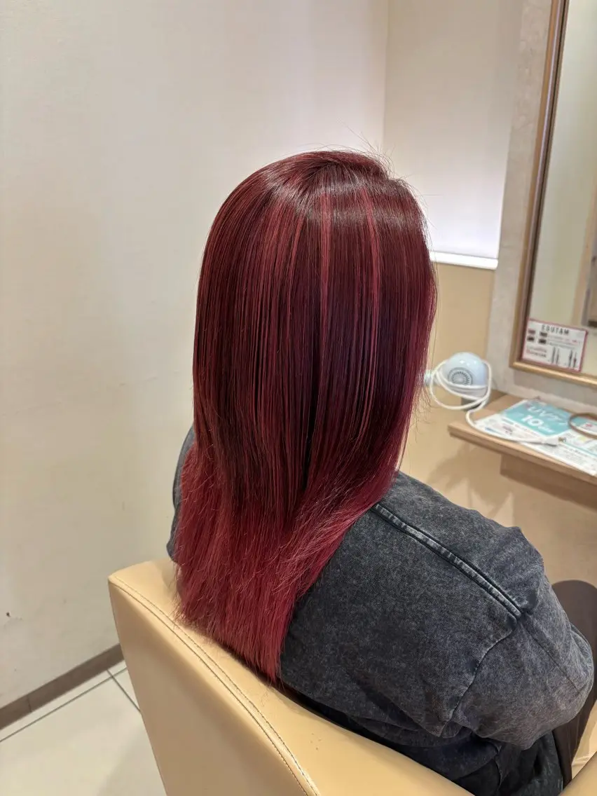 ロング カラー カシス ハイライトカラー インナーカラー ピンクカラー ハイライト 高濱 ひなよのヘアスタイル