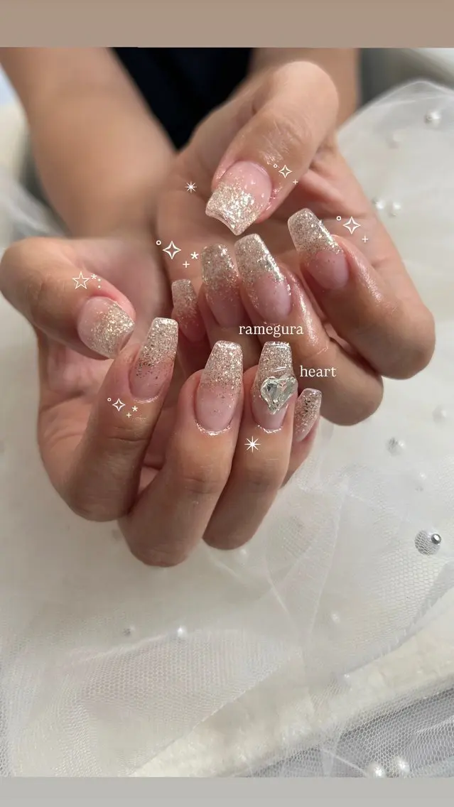 ネイル ラメ(グリッター) ラメグラデーション 夏ネイル ハンドネイル new me"のネイルデザイン
