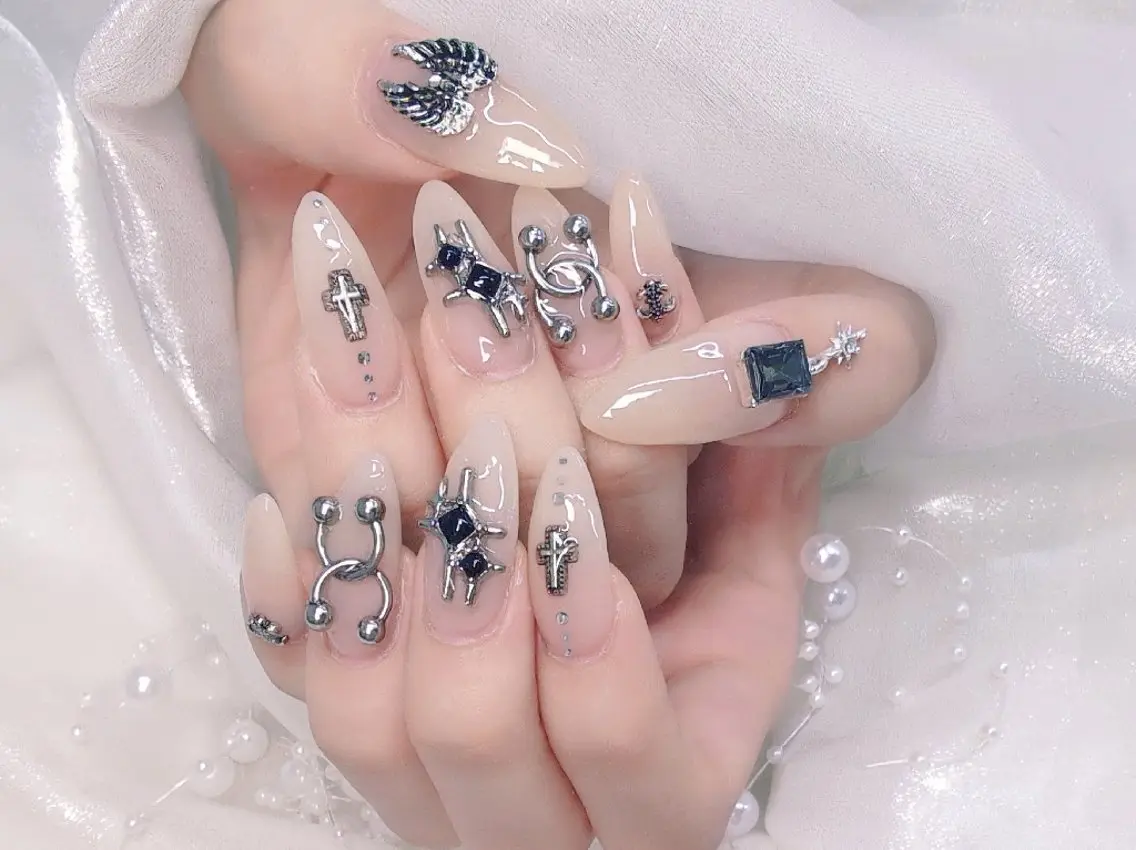 ネイル フラッシュネイル フレンチネイル キラキラネイル ラメ(グリッター) マグネットネイル Chouette Nailのネイルデザイン